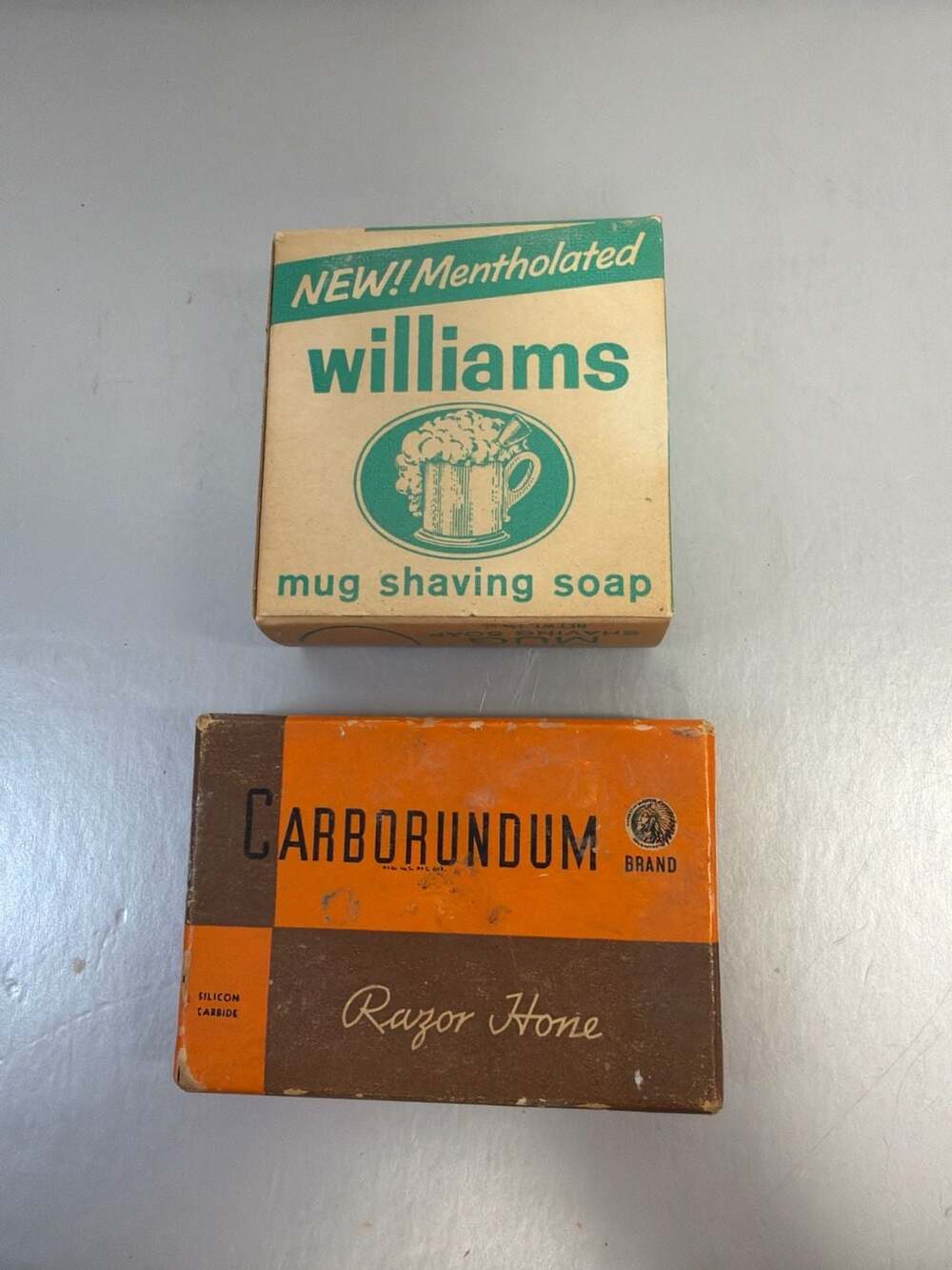 Vintage Williams Mentholated Mug Shaving Soap 1.75oz & Carborundum 104 Razor Hon